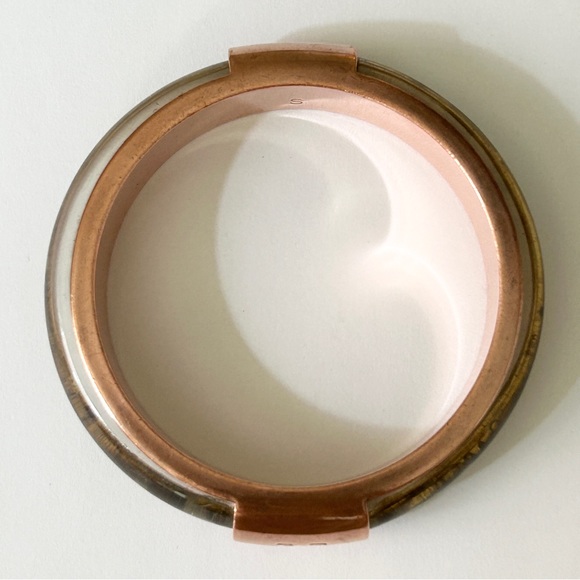 DIANE VON FURSTENBERG Black & White Printed Bangle - Picture 5 of 6